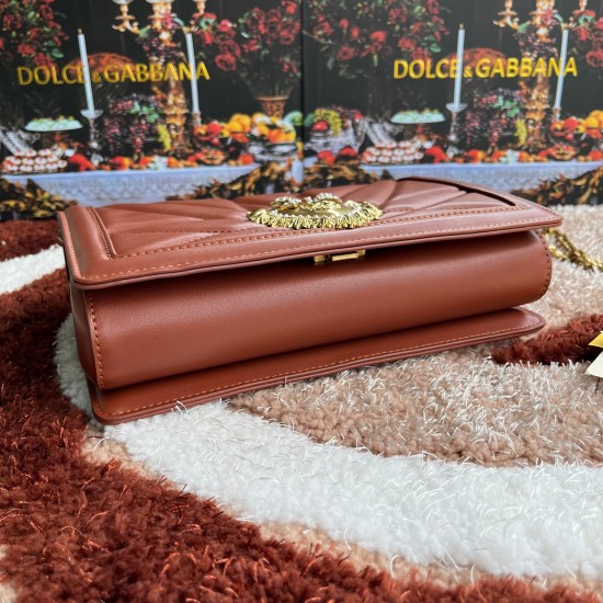 600 [Dolce Gabbana] Top original list ➰Delicious handmade Imported cowhide leather with original hardware bag body with pure handmade oil on top of the top of many celebrities' favorites. Crossbody can be purchased overseas for special products with a sty