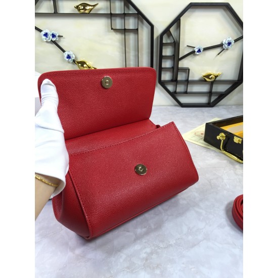 410 small high-end product [Dolce Gabbana] crossbody women's bag ➰Delicate handmade classic style solid color versatile. Favorite of many celebrities. Crossbody can be matched with mirrors. Special products for overseas purchasing agents!Imported palm-pri