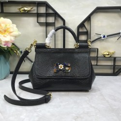 470 Small [Dolce Gabbana] Colorful Diamond Lizard Pattern Crossbody Bag Original Single Perfect Bag Shape Imported Top-Level Lizard Pattern Cowhide, Customized Vacuum High Electroplating Hardware All-match Bag Shape Hand-Off Crossbody is suitable for any 
