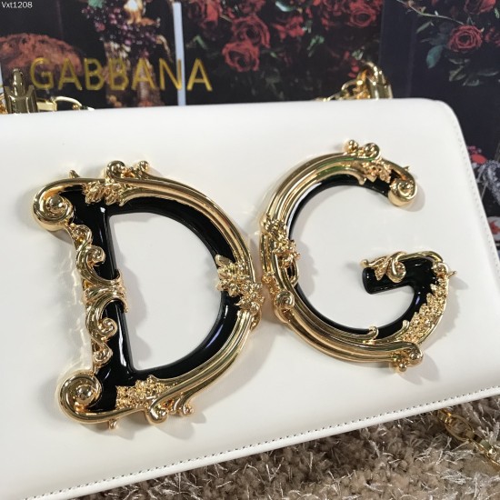 600 【Dolce Gabbana】Top original list ➰Delicate handmade series crossbody bags, imported raw materials, front embellishment, resin bottom plated true gold DG logo, front flip cover adopts hidden magnetic buckle opening and closing, fixed electroplated ruth 600 【Dolce Gabbana】Top original list ➰Delicate handmade series crossbody bags, imported raw materials, front embellishment, resin bottom plated true gold DG logo, front flip cover adopts hidden magnetic buckle opening and closing, fixed electroplated ruth