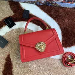 550 [Dolce Gabbana] Model number: 4158 Original single crossbody women's bag ➰Delicious handmade imported cowhide with original hardware bag body with pure handmade oil on top of the top of many celebrities' favorites. Crossbody can be purchased overseas 