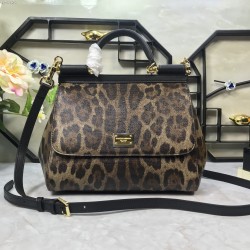 P470 top original list [Dolce Gabbana] Classic leopard print ️New model is coming, the perfect curve of the authentic Hong Kong product purchase version, every trace of it reveals the vitality of the city.Imported cowhide, customized high-plating hardware