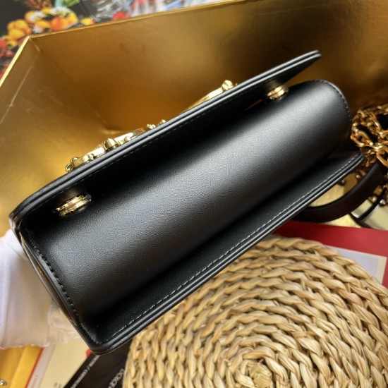 570 【Dolce Gabbana】❤️New.Model number: 9111 original list ➰Delicate and handmade, imported cowhide bag body with pure handmade oil edges on the top, embellished with DG double electroplating sign fashion trend, front flip cover adopts hidden magnetic buck 570 【Dolce Gabbana】❤️New.Model number: 9111 original list ➰Delicate and handmade, imported cowhide bag body with pure handmade oil edges on the top, embellished with DG double electroplating sign fashion trend, front flip cover adopts hidden magnetic buck