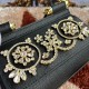 P550 model number: 4133 palm print high-end product [Dolce Gabbana] Another platinum bag in the fashion industry ➰Delicate handmade classic model solid color versatile. Favorite of many celebrities. Crossbody can be used with mirrors. Special products for