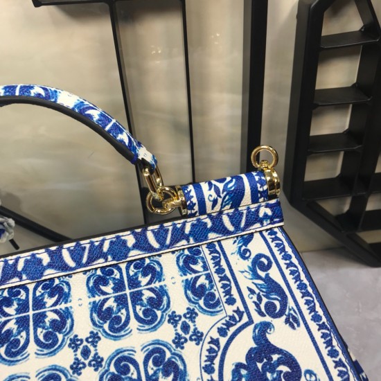480 [Dolce Gabbana] Crossbody, mirror, special products for overseas purchasing, new bag style and aura, any combination can be as long as there is a fashionable heart, you can keep it clearly, when and where DG will always show you infinite surprises Lux