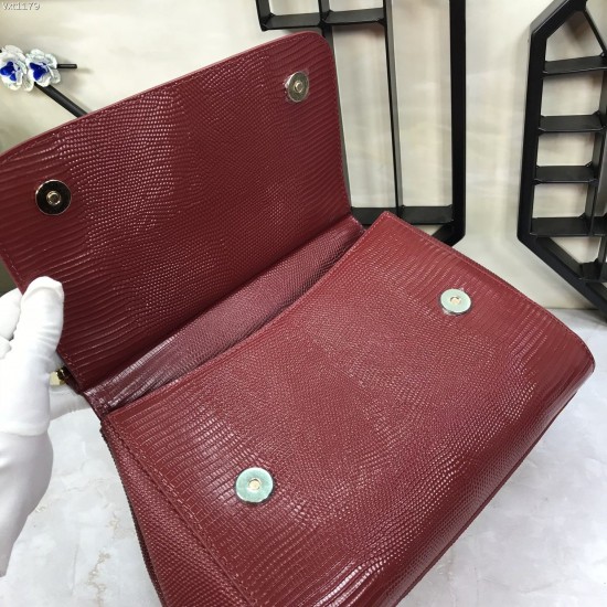 530 Medium size [Dolce Gabbana] Colorful Diamond Lizard Pattern Crossbody Bag Original Single Perfect Bag Shape Imported Top-Level Lizard Pattern Cowhide, Customized Vacuum High Electroplating Hardware All-match Bag Style Hand-Owned Crossbody is suitable 
