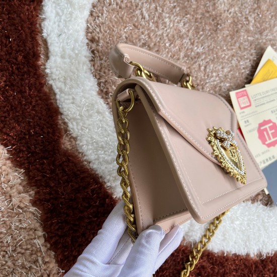 530 [Dolce Gabbana] Chain hand-held crossbody bag model number: 6613 original list ➰Delicious handmade Imported cowhide leather with original hardware bag body with pure handmade oil on top of the top of many celebrities' favorites. Crossbody can be purch
