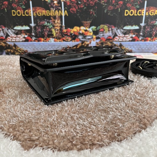 530 [Dolce Gabbana] Model number: 5515 Top original list ➰Delicious handmade, imported cowhide bag body with pure handmade oil edges on top, embellished with standing effect quilted DG log Fashion trend, favorite of many celebrities, crossbody, overseas p