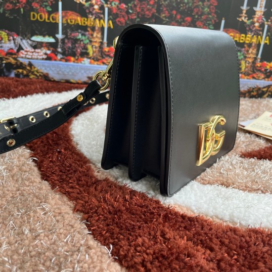 600 [Dolce Gabbana] Model number: 5188 original list ➰Semantic delicate handmade imported cowhide, front DG logo, pure handmade oil on the top of the bag, favorite of many celebrities, overseas purchasing special products, style and aura, new bag style, a