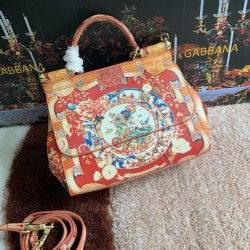 480 [Dolce Gabbana] The same crossbody bag as a celebrity, crossbody, mirror, overseas purchasing special products, fashionable and aura, brand new bag style, any combination can be as long as there is a fashionable heart, you can keep it clearly, when an