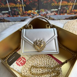 510 [Dolce Gabbana] Chain hand-held crossbody bag model number: 6613 plain paper Original ➰Delicious handmade Imported cowhide with original hardware bag body with pure handmade oil on top of the top of many celebrities' favorites, crossbody, special prod