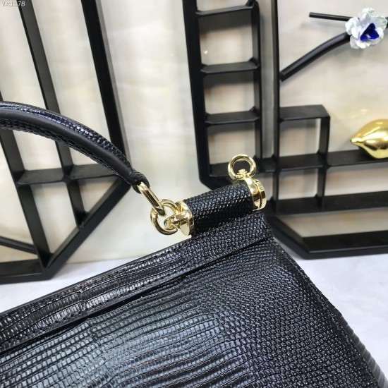 470 Small [Dolce Gabbana] Colorful Diamond Lizard Pattern Crossbody Bag Original Single Perfect Bag Shape Imported Top-Level Lizard Pattern Cowhide, Customized Vacuum High Electroplating Hardware All-match Bag Shape Hand-Off Crossbody is suitable for any 