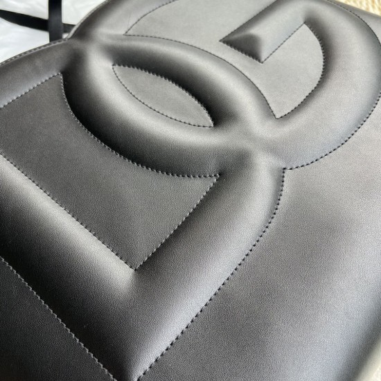 570 [Dolce Gabbana] New shopping bag, model number: 6650 Top original list ➰Delicious handmade, imported cowhide bag body with pure handmade oil edges on top, favorite of many celebrities, overseas purchasing special products, style and aura, as long as y