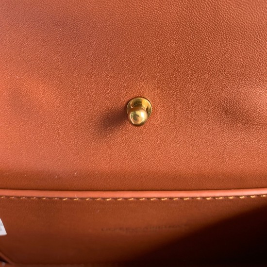 530 [Dolce Gabbana] Chain hand-held crossbody bag model number: 6613 original list ➰Delicious handmade Imported cowhide leather with original hardware bag body with pure handmade oil on top of the top of many celebrities' favorites. Crossbody can be purch