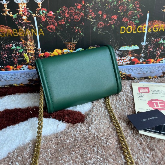 530 original DolceGabbana overseas purchasing special product model number 5512,️Double crossbody clutch bag is mainly simple and fashionable, using imported cowhide raw materials. Butterfly gold-plated DG logo inlaid pearl front flip with hidden magnetic 530 original DolceGabbana overseas purchasing special product model number 5512,️Double crossbody clutch bag is mainly simple and fashionable, using imported cowhide raw materials. Butterfly gold-plated DG logo inlaid pearl front flip with hidden magnetic