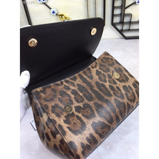 P470 top original list [Dolce Gabbana] Classic leopard print ️New model is coming, the perfect curve of the authentic Hong Kong product purchase version, every trace of it reveals the vitality of the city.Imported cowhide, customized high-plating hardware