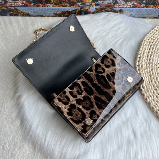 630 [Dolce Gabbana] Model number: 4153 patent leather leopard print, original single ➰Delicate handmade series crossbody bags, imported raw materials, front embellishment of resin bottom, real gold-plated DG logo, front flip cover adopts hidden magnetic b