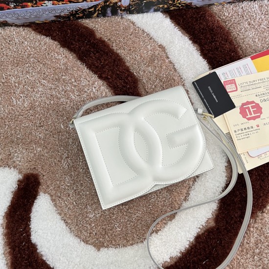 530 [Dolce Gabbana] Model number: 5515 Top original list ➰Delicious handmade, imported cowhide bag body with pure handmade oil edges on top, embellished with standing effect quilted DG log Fashion trend, favorite of many celebrities, crossbody, overseas p