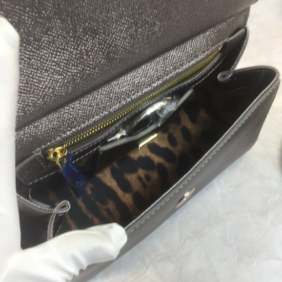 410 small high-end product [Dolce Gabbana] crossbody women's bag ➰Delicate handmade classic style solid color versatile. Favorite of many celebrities. Crossbody can be matched with mirrors. Special products for overseas purchasing agents!Imported palm-pri