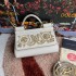 P550 model number: 4133 palm print high-end product [Dolce Gabbana] Another platinum bag in the fashion industry ➰Delicate handmade classic model solid color versatile. Favorite of many celebrities. Crossbody can be used with mirrors. Special products for