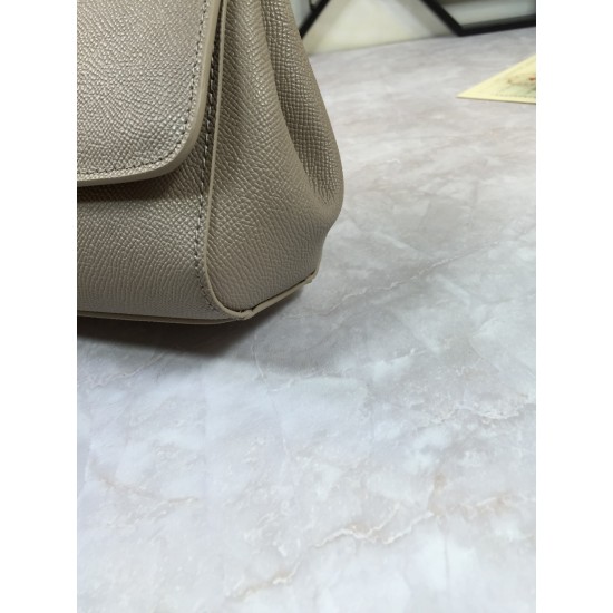 410 Small, high-end product [Dolce Gabbana] crossbody women's bag ➰Delicate handmade, classic style, solid color versatile, favorite of many celebrities, crossbody, mirror, overseas purchasing special products!Imported palm-print cowhide with original har