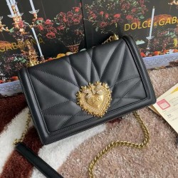 600 [Dolce Gabbana] Top original list ➰Delicious handmade Imported cowhide leather with original hardware bag body with pure handmade oil on top of the top of many celebrities' favorites. Crossbody can be purchased overseas for special products with a sty