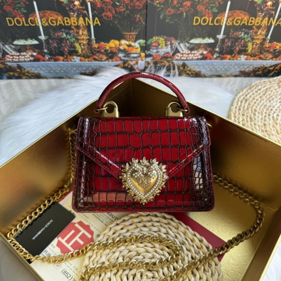 530 [Dolce Gabbana] Chain hand-held crossbody bag model number: 6613 crocodile pattern Top original list ➰Delicious handmade Imported cowhide with original hardware bag body top handmade oil edges The favorite of many celebrities, crossbody can be crossbo