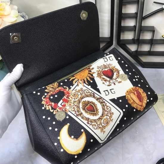 480 [Dolce Gabbana] Crossbody, mirror, special products for overseas purchasing, new bag style and aura, any combination can be as long as there is a fashionable heart, you can keep it clearly, when and where DG will always show you infinite surprises Lux
