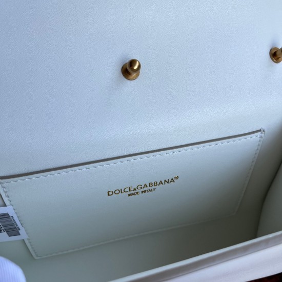 530 original DolceGabbana overseas purchasing special product model number 5512,️Double crossbody clutch bag is mainly simple and fashionable, using imported cowhide raw materials. Butterfly gold-plated DG logo inlaid pearl front flip with hidden magnetic 530 original DolceGabbana overseas purchasing special product model number 5512,️Double crossbody clutch bag is mainly simple and fashionable, using imported cowhide raw materials. Butterfly gold-plated DG logo inlaid pearl front flip with hidden magnetic