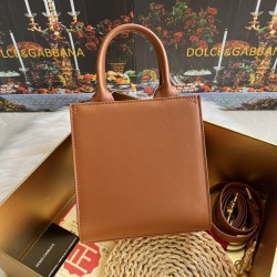 520 【Dolce Gabbana】New.Model number: 5527 Original DG Logo Bag Mini Tote Bag➰Deliciously handmade, imported cowhide bag body with pure handmade oil edges on top, the favorite of many celebrities, overseas purchasing special products, style and aura, as lo