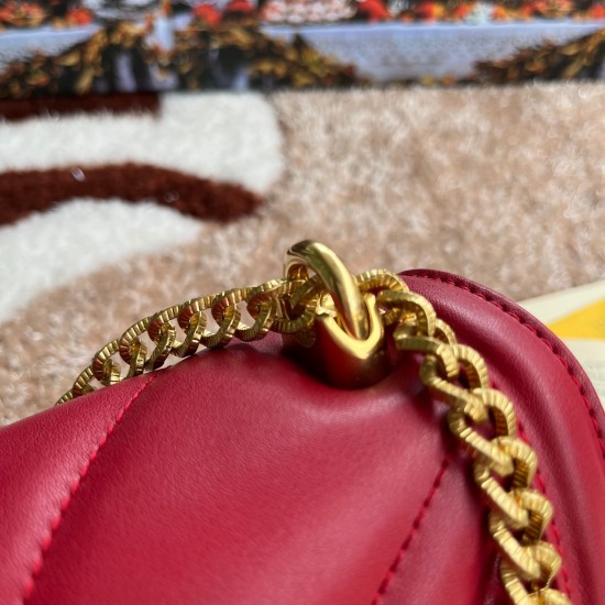 600 [Dolce Gabbana] Top original list ➰Delicious handmade Imported cowhide leather with original hardware bag body with pure handmade oil on top of the top of many celebrities' favorites. Crossbody can be purchased overseas for special products with a sty