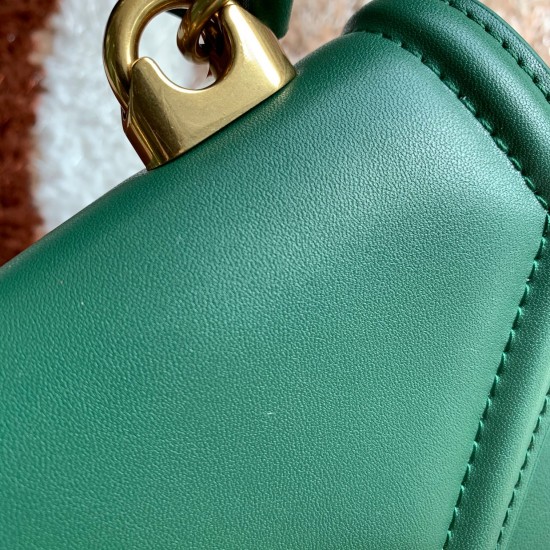 530 [Dolce Gabbana] Chain hand-held crossbody bag model number: 6613 original list ➰Delicious handmade Imported cowhide leather with original hardware bag body with pure handmade oil on top of the top of many celebrities' favorites. Crossbody can be purch