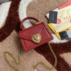 530 [Dolce Gabbana] Chain hand-held crossbody bag model number: 6613 original list ➰Delicious handmade Imported cowhide leather with original hardware bag body with pure handmade oil on top of the top of many celebrities' favorites. Crossbody can be purch