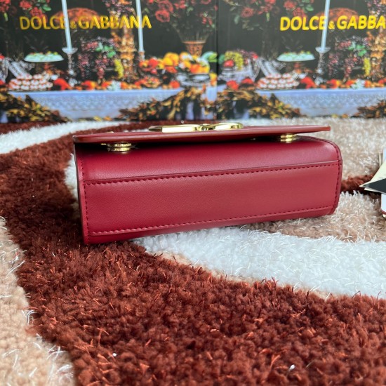 500 [Dolce Gabbana] Model number: 5183 Original order ➰Delicate handmade Imported cowhide with original hardware bag body with pure handmade oil on top of the top of many celebrities' favorites, crossbody, special products for overseas purchasing agents, 