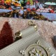 P550 model number: 4133 palm print high-end product [Dolce Gabbana] Another platinum bag in the fashion industry ➰Delicate handmade classic model solid color versatile. Favorite of many celebrities. Crossbody can be used with mirrors. Special products for