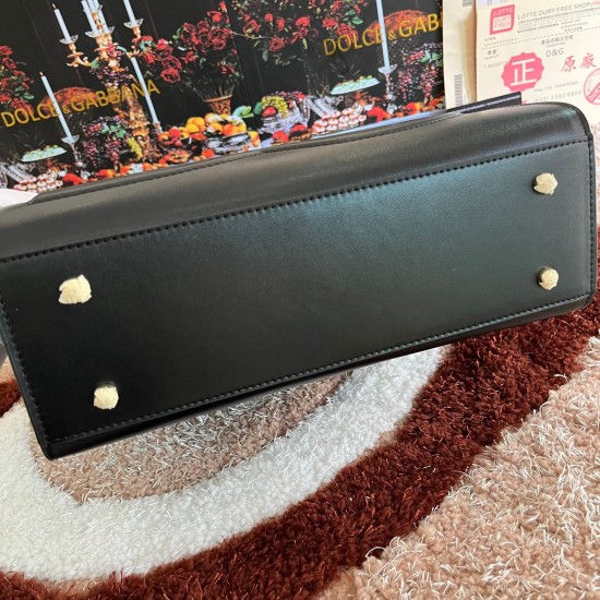 560 [Dolce Gabbana] Model number: 3555 Top original list Tote bag➰Delicious handmade, imported cowhide bag body with pure handmade oil edges on top, the favorite of many celebrities, overseas purchasing special products, style and aura, as long as you hav