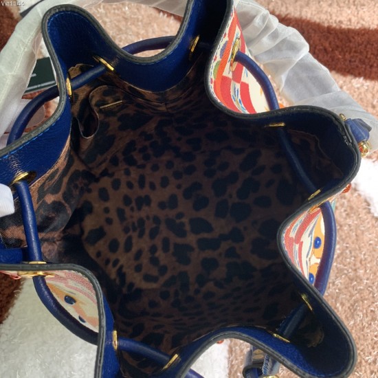 510 [Dolce Gabbana] Classic bucket bag, crossbody, special products for overseas purchasing, new bag style and aura, any combination can be used as long as there is a fashionable heart, you can keep it clearly when and where DG will always show you infini