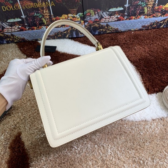 550 [Dolce Gabbana] Model number: 4158 Original single crossbody women's bag ➰Delicious handmade Imported cowhide with original hardware bag body with pure handmade oil on top of the top of many celebrities' favorites. Crossbody can be purchased overseas 