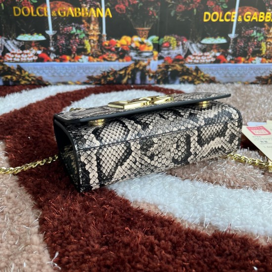 500 [Dolce Gabbana] Model number: 5183 Original order ➰Delicate handmade Imported cowhide with original hardware bag body with pure handmade oil on top of the top of many celebrities' favorites, crossbody, special products for overseas purchasing agents, 