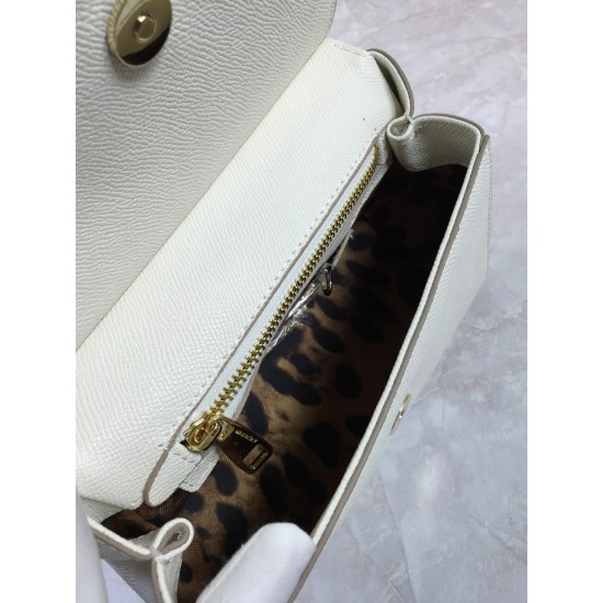 410 small high-end product [Dolce Gabbana] crossbody women's bag ➰Delicate handmade classic style solid color versatile. Favorite of many celebrities. Crossbody can be matched with mirrors. Special products for overseas purchasing agents!Imported palm-pri