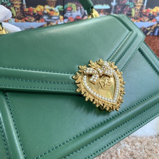 550 [Dolce Gabbana] Model number: 4158 Original single crossbody women's bag ➰Delicious handmade Imported cowhide with original hardware bag body with pure handmade oil on top of the top of many celebrities' favorites. Crossbody can be purchased overseas 
