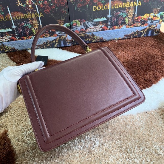 550 [Dolce Gabbana] Model number: 4158 Original single crossbody women's bag ➰Delicious handmade Imported cowhide with original hardware bag body with pure handmade oil on top of the top of many celebrities' favorites. Crossbody can be purchased overseas 