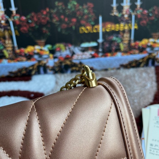 580 small [Dolce Gabbana] model number 4152 original list ➰Delicious handmade imported cowhide with original hardware bag body pure handmade oil on top of the bag, many celebrities' favorites, crossbody, overseas purchasing special products, fashionable a