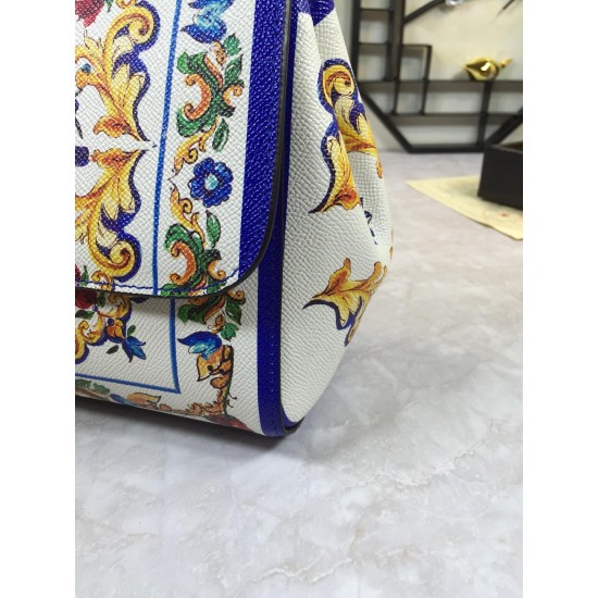 480 [Dolce Gabbana] Crossbody, mirror, special products for overseas purchasing, new bag style and aura, any combination can be as long as there is a fashionable heart, you can keep it clearly, when and where DG will always show you infinite surprises Lux