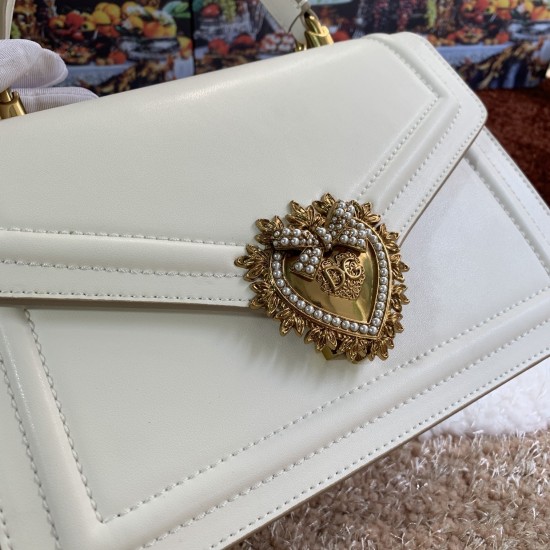 550 [Dolce Gabbana] Model number: 4158 Original single crossbody women's bag ➰Delicious handmade Imported cowhide with original hardware bag body with pure handmade oil on top of the top of many celebrities' favorites. Crossbody can be purchased overseas 
