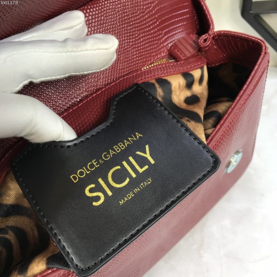 530 Medium size [Dolce Gabbana] Colorful Diamond Lizard Pattern Crossbody Bag Original Single Perfect Bag Shape Imported Top-Level Lizard Pattern Cowhide, Customized Vacuum High Electroplating Hardware All-match Bag Style Hand-Owned Crossbody is suitable 