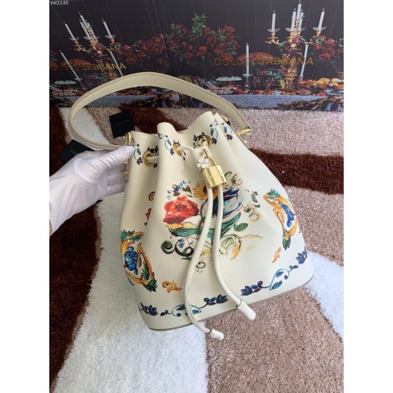 510 [Dolce Gabbana] Classic bucket bag, crossbody, special products for overseas purchasing, new bag style and aura, any combination can be used as long as there is a fashionable heart, you can keep it clearly when and where DG will always show you infini