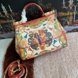 480 [Dolce Gabbana] The same crossbody bag as a celebrity, crossbody, mirror, overseas purchasing special products, fashionable and aura, brand new bag style, any combination can be as long as there is a fashionable heart, you can keep it clearly, when an