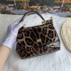 500 [Dolce Gabbana] model number: 2112 patent leather leopard print, perfect bag shape, customized vacuum high electroplated hardware, versatile bag type, portable crossbody is suitable for any occasion, gorgeous enough to amazing four seats, every presen