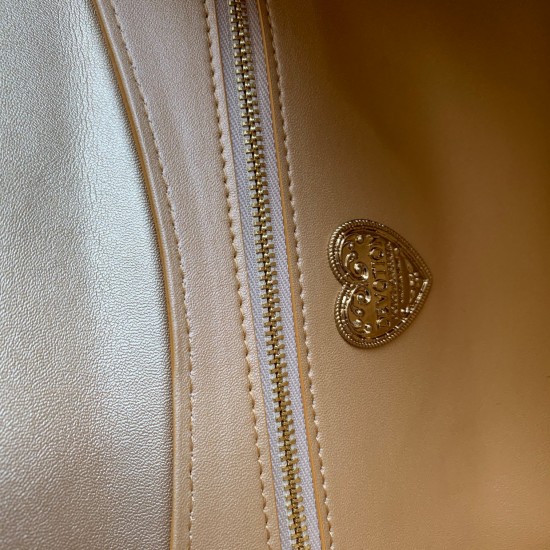 600 [Dolce Gabbana] Top original list ➰Delicious handmade Imported cowhide leather with original hardware bag body with pure handmade oil on top of the top of many celebrities' favorites. Crossbody can be purchased overseas for special products with a sty